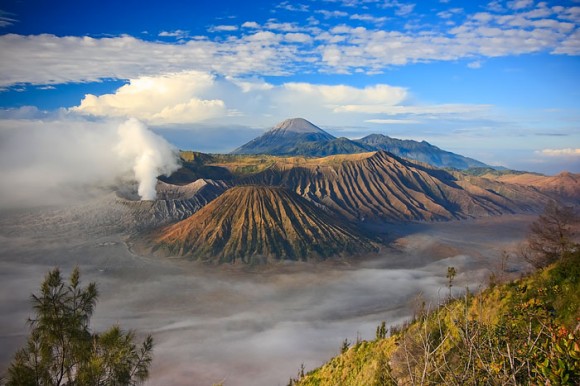 10 Keajaiban Dunia Yang Ada Di Indonesia