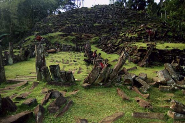 Mitos Yang Beredar Seputar Peninggalan Di Gunung Padang 2250