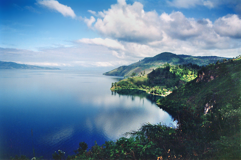  Lake Toba 