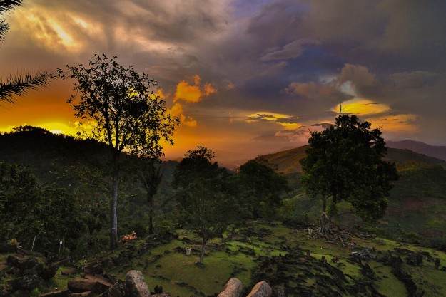 Gunung Padang Sebagai Kuil Matahari Sundapura