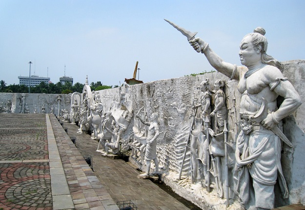 Patung Ilustrasi Pasukan Majapahit Bersama Gajah Mada