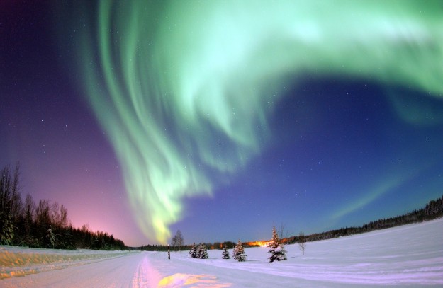 Sinar Aurora Borealis ( Cahaya Misterius di Utara )